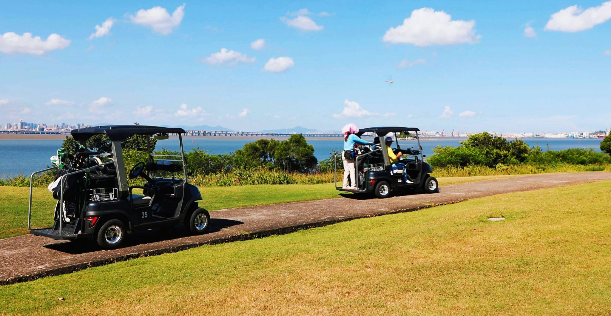 Beginner Learning How to Drive a Golf Cart